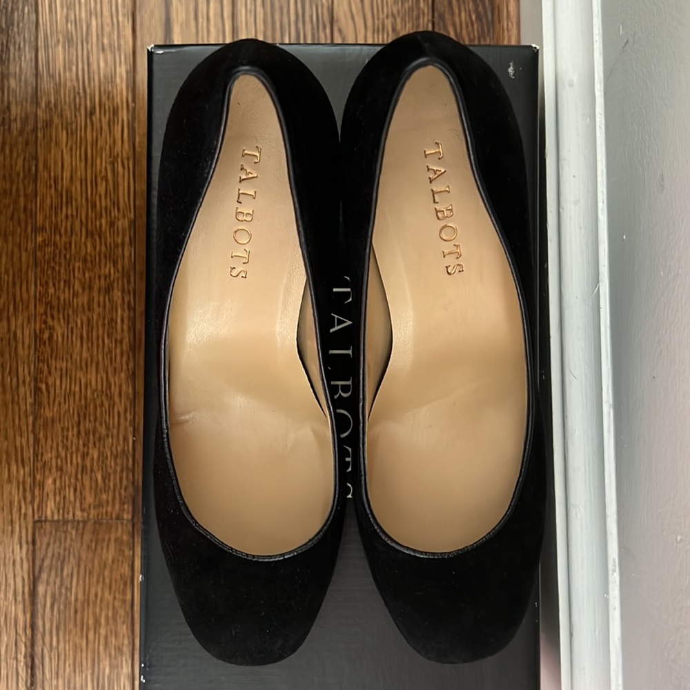 Suede Pumps - Picture 3 of 4